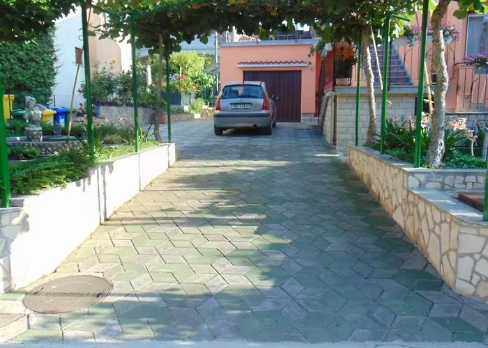 Apartment With Parking Space - 22525 Rovinj