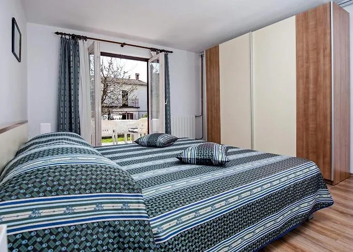 With Parking Space - 22525 Rovinj