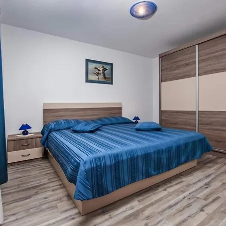 Apartament With Parking Space - 22525 *