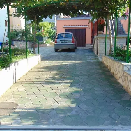 Apartment With A Parking Space - 22525 Rovinj