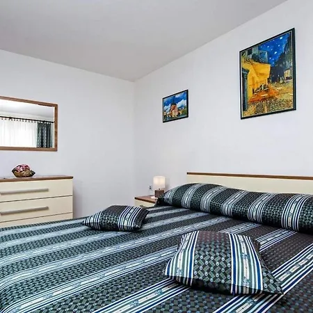 With Parking Space - 22525 Rovinj
