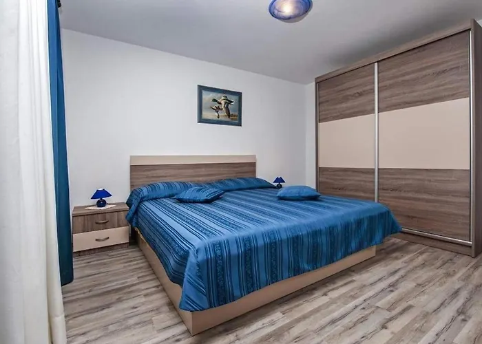 Апартаменты With Parking Space - 22525 *